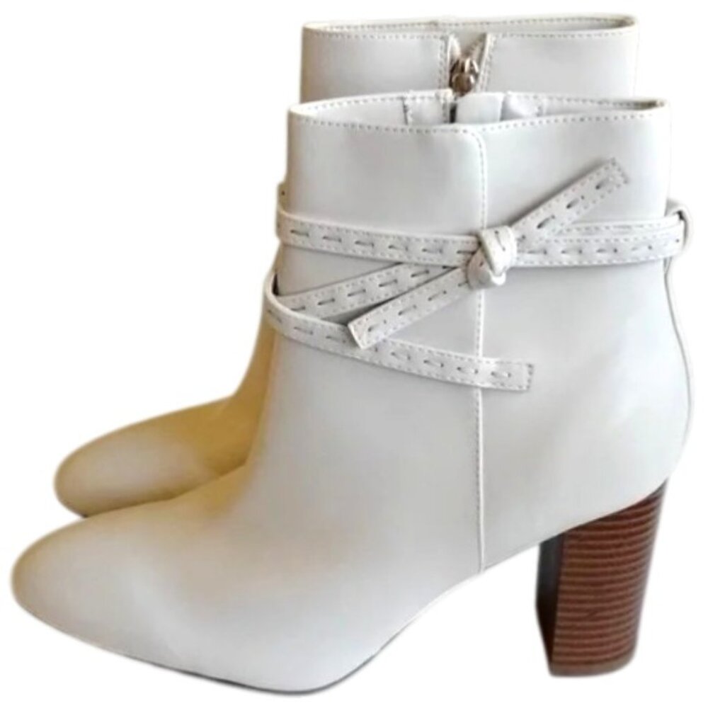 NWOB Bandolino Ocorn Zip Ankle Boots 9.5 Vanilla BNOCORN3